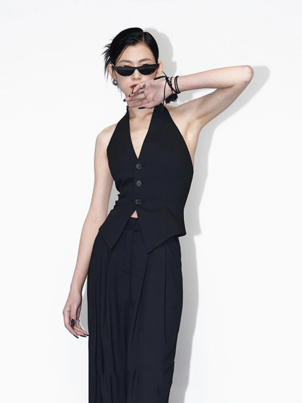 

Elegant High Waist Sleeveless V-Neck Double Color Vest Design Summer New Arrival Women's Top Fashion Commute Style