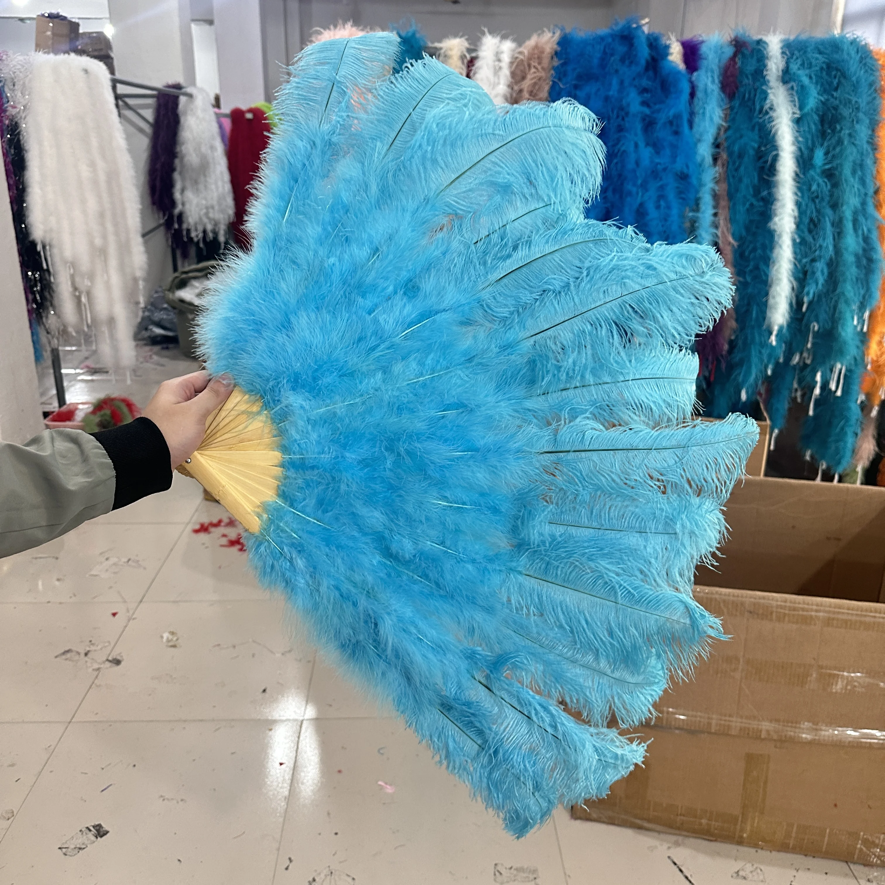 Large Sky Blue Ostrich Feather Fan 100cm Size Lady Burlesque Wedding Halloween Party Dance Foldable Craft Fans Plumas Retro Fan