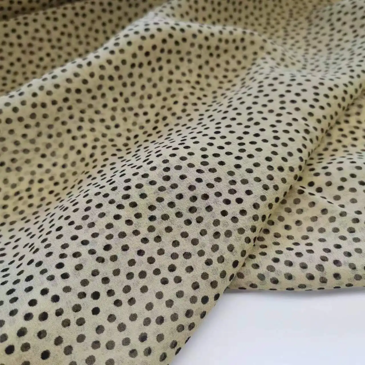 

100% Silk Georgette Small Dot Qualified Shiny Silk Breathable Fabric