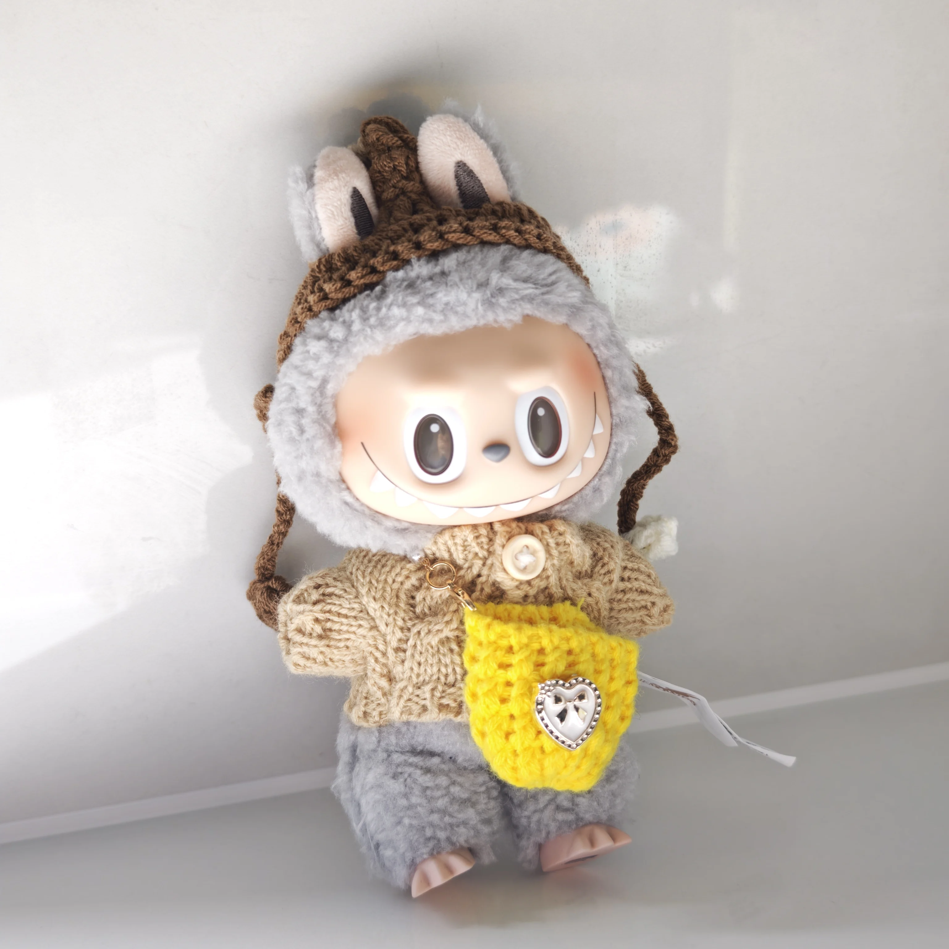 

Cute Labubu Doll Clothing Suit Brown Woolen Sweater Hat Bag DIY Accessories 15-17cm Clothes Toy Gift For Girl Kid Friend
