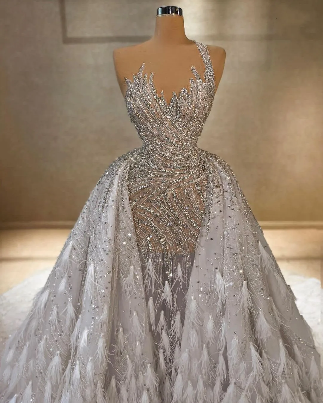 Luxury Mermaid Wedding Dresses Sleeveless V Neck Sequins 3D Lace Strap Appliques Diamonds Beads Detachable Train Bridal Gowns