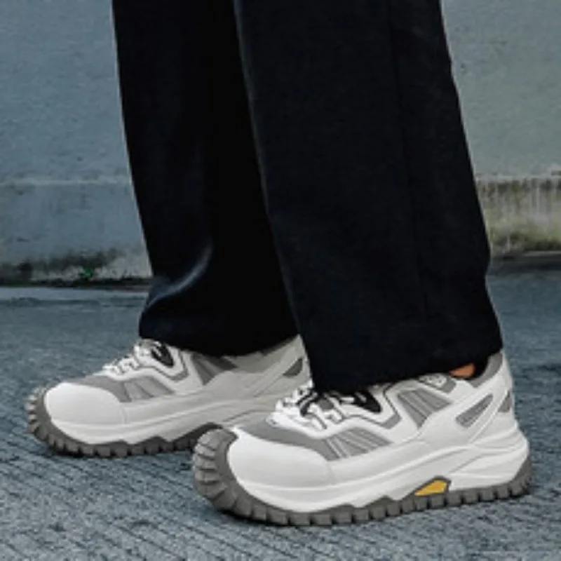 

2025 Men's Casual Shoes Lightweight Soft Sole Breathable Mesh Running Shoes Pale Simple and Versatile Running Shoes