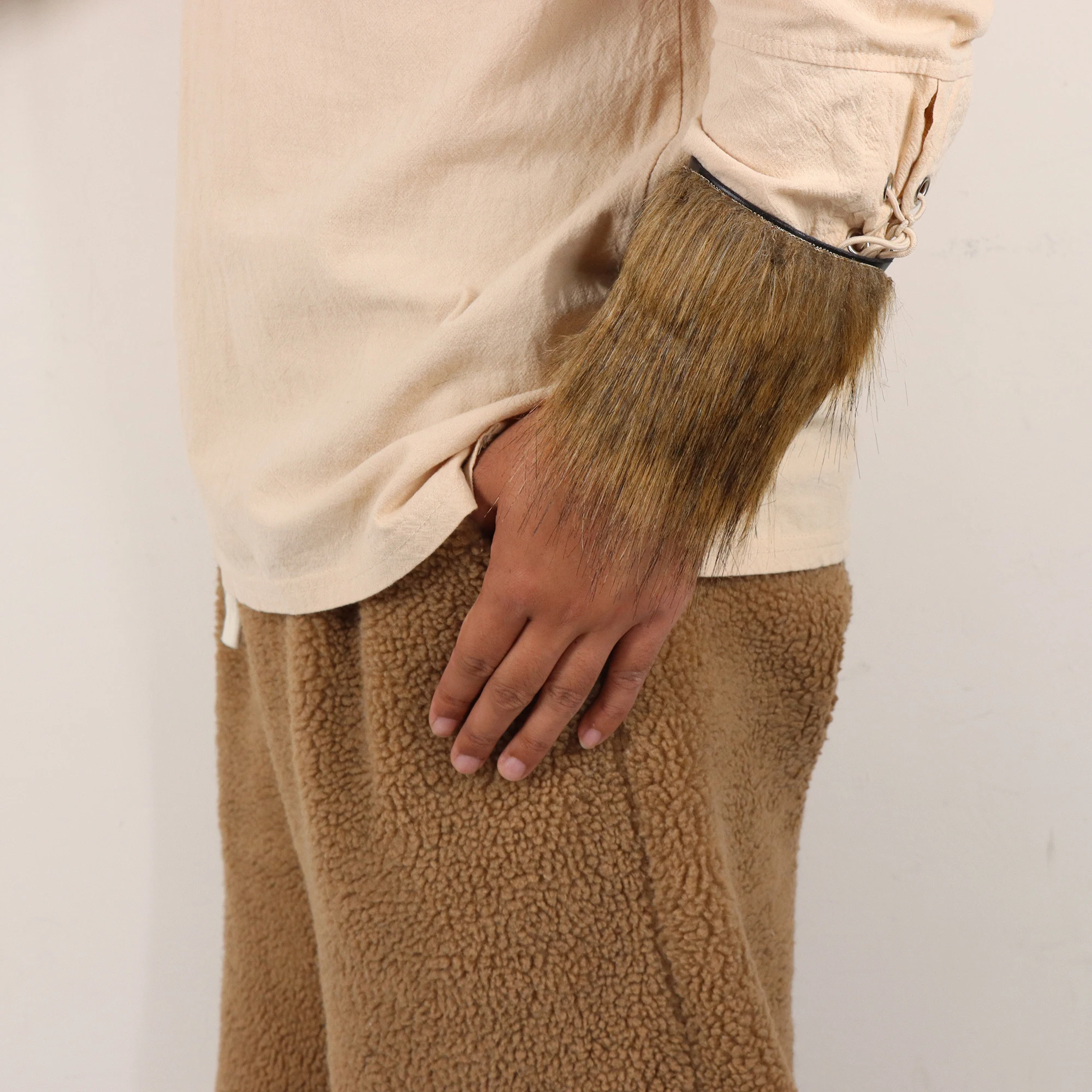 Średniowieczny retro prymitywny wojownik wikingów PU futro łączenie krótka opaska na nadgarstek występ na scenie karnawałowe element ubioru akcesoria