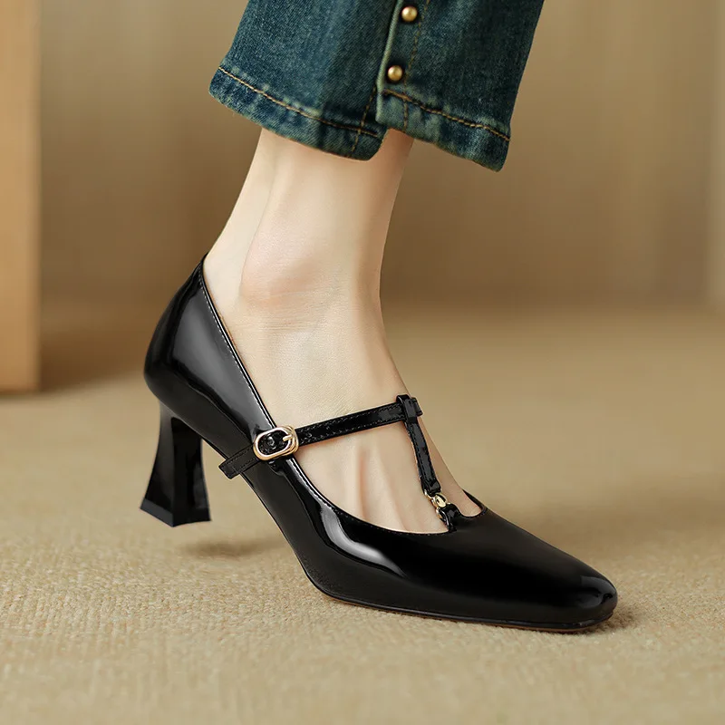 2024 Korean minimalist small square head T-shaped buckle fashionable women's single shoes artistic retro forest style high shoes