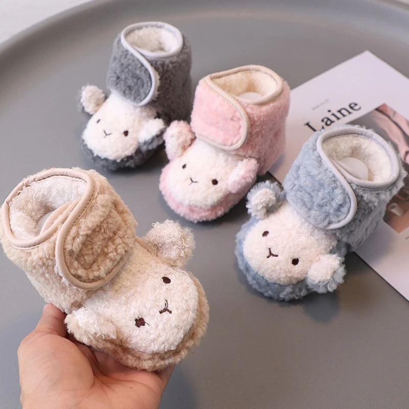 

Детские зимние прогулочные ботинки, новинка 2025, теплая детская обувь на мягкой подошве, повседневные детские противоскользящие домашние напольные ботинки, модные прогулочные ботинки для новорожденных