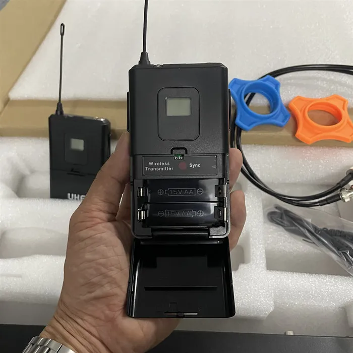 TKG 680-720MHZ prestazioni professionali esterne UR24D PLL doppio microfono cordless microfono da bavero microfono wireless lavalier