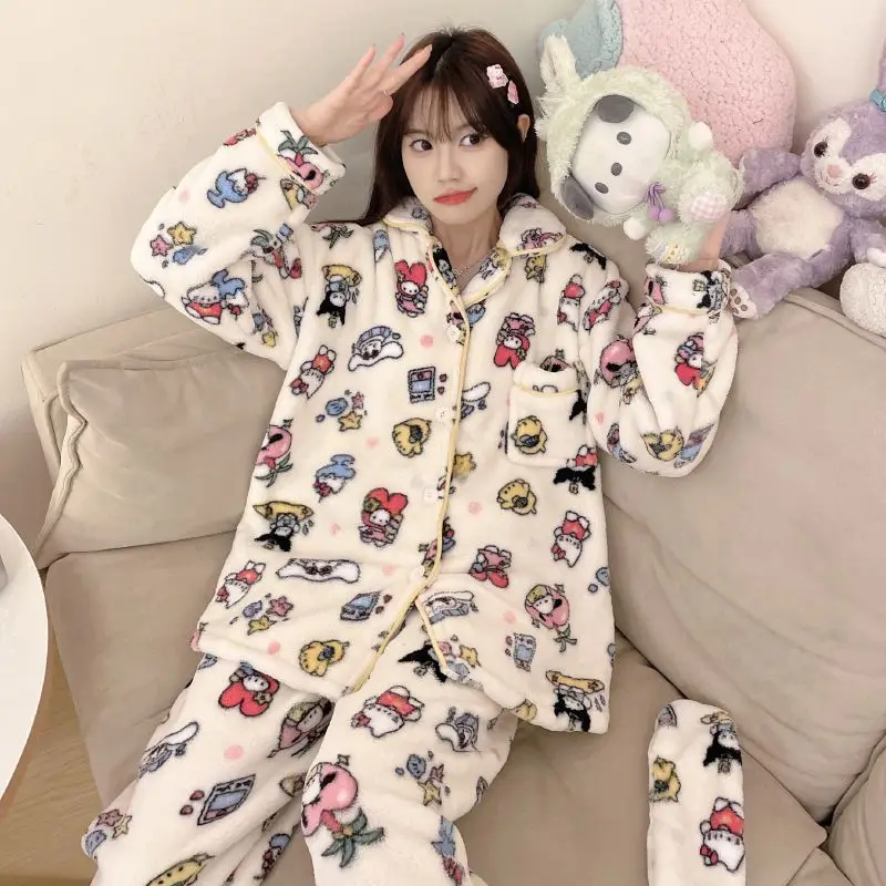 

Sanrio Kuromi коралловый бархатный пижамный халат, зимний бархатный утолщенный фланелевой комплект спального платья средней длины с капюшоном, домашняя одежда, новинка