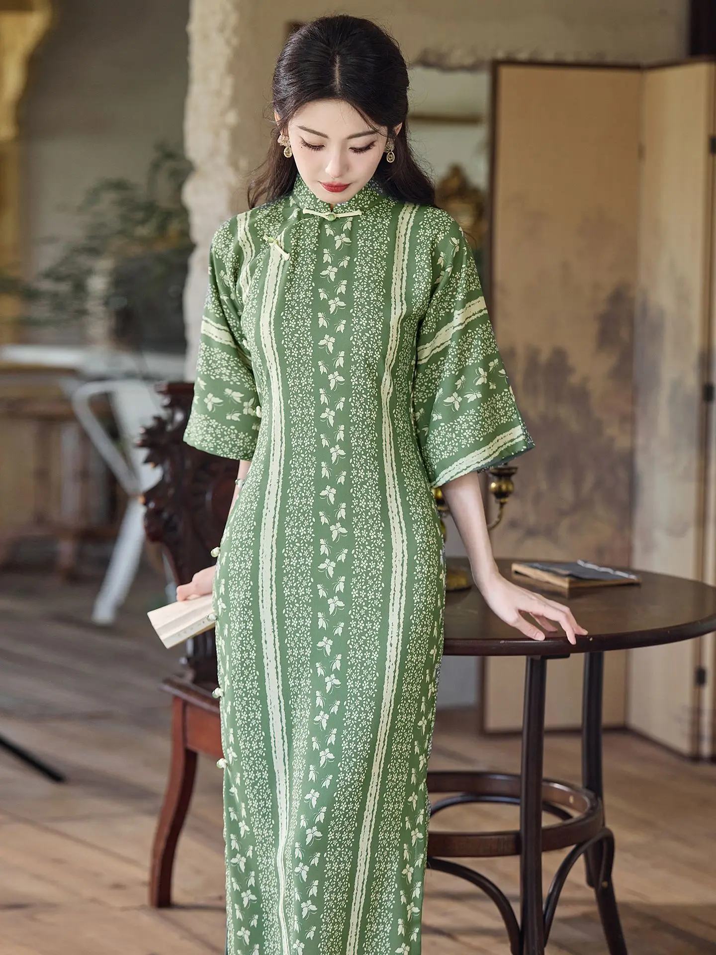 

Осенне-зимнее плотное платье Ципао с вышивкой в китайском стиле для повседневного улучшения для молодых девушек в стиле ретро, тонкое платье Ципао с длинными рукавами