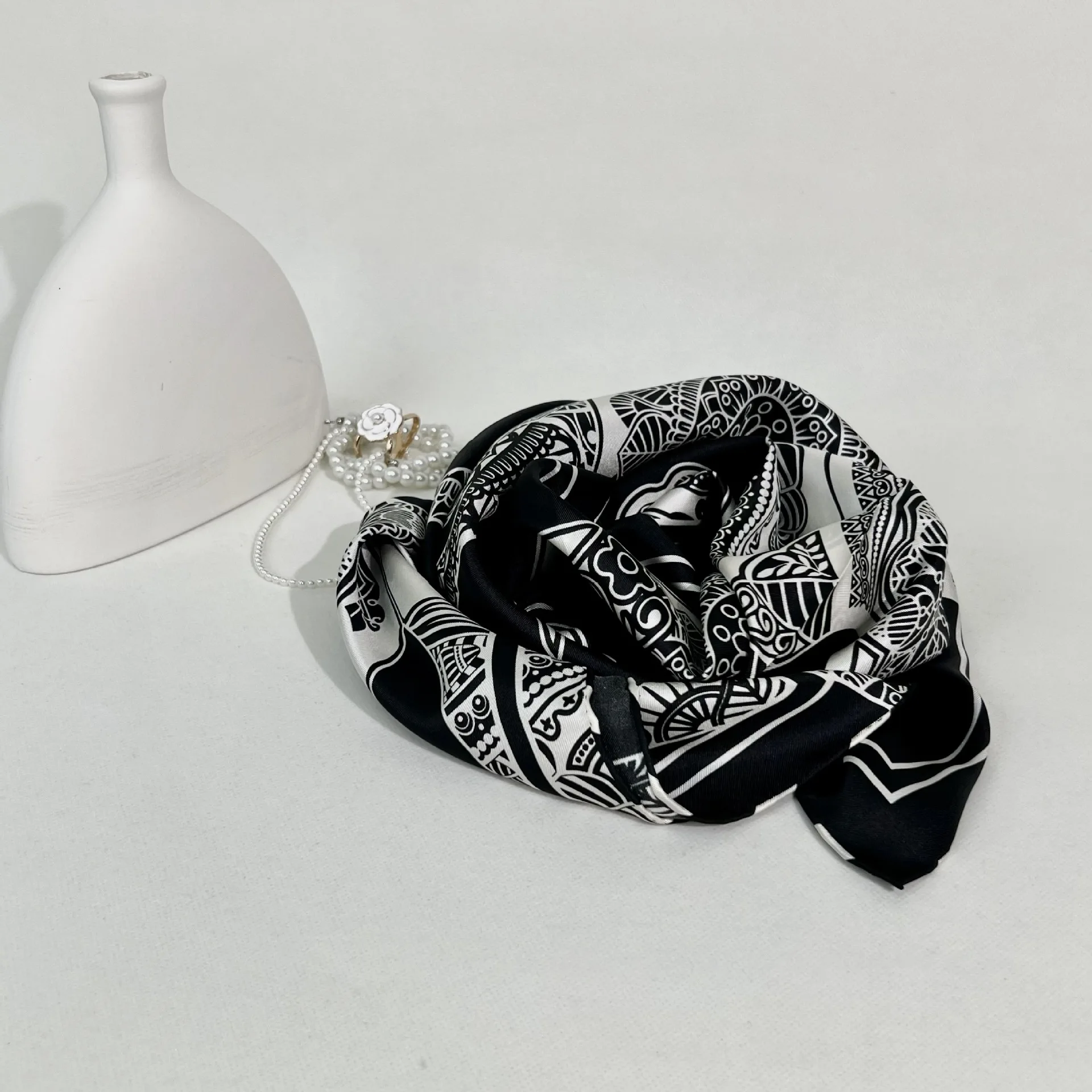 الحصان الأسود وشاح حريري 90 سنتيمتر هرمز توالت حواف شالات الأوشحة الفاخرة رئيس حقيبة الديكور هدية الكريسماس الملابس والاكسسوارات