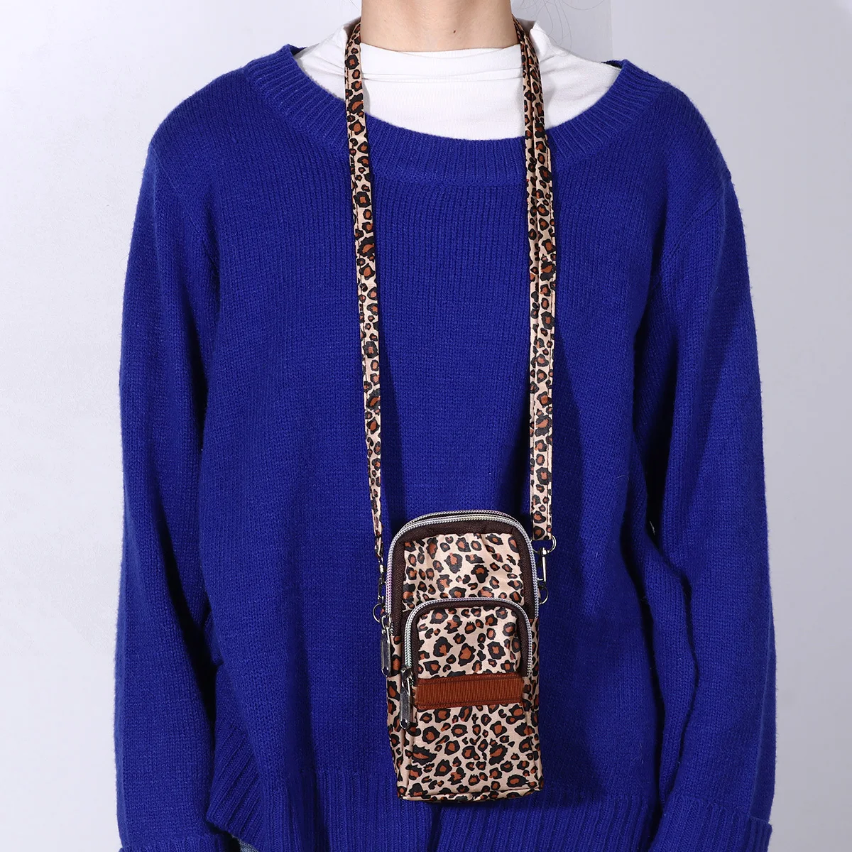 Fashion Leopard Print Shoulder Bag Multi-Use Portable Crossbody Pouch for Women Daily Commute Travel Running Storage Bag