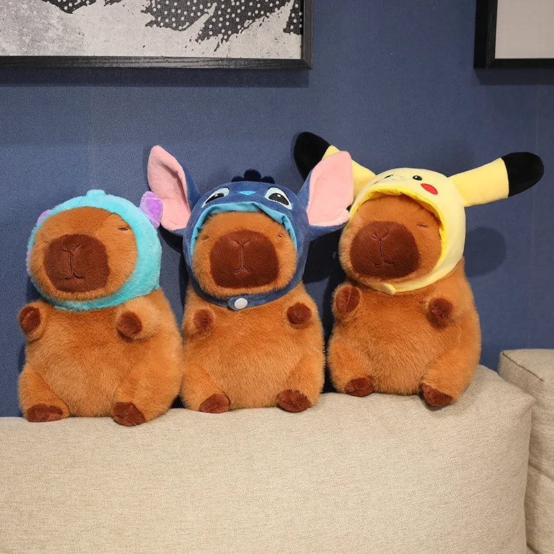 Kopfbedeckung Capybara mit Pikachu Hut Stich Luzifer Katze Hut Plüschtier Kuscheltiere Capybara Puppe Mädchen Tasche Anhänger Weihnachtsgeschenke