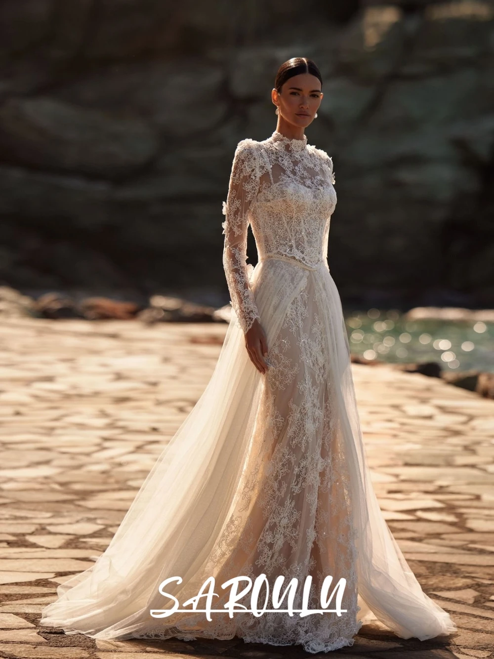 

Fantasy Floral Buttons Back Wedding Dress Shiny High Neckline Lace Romantic Sheer Delicate Bridal Gown With Detachable Train