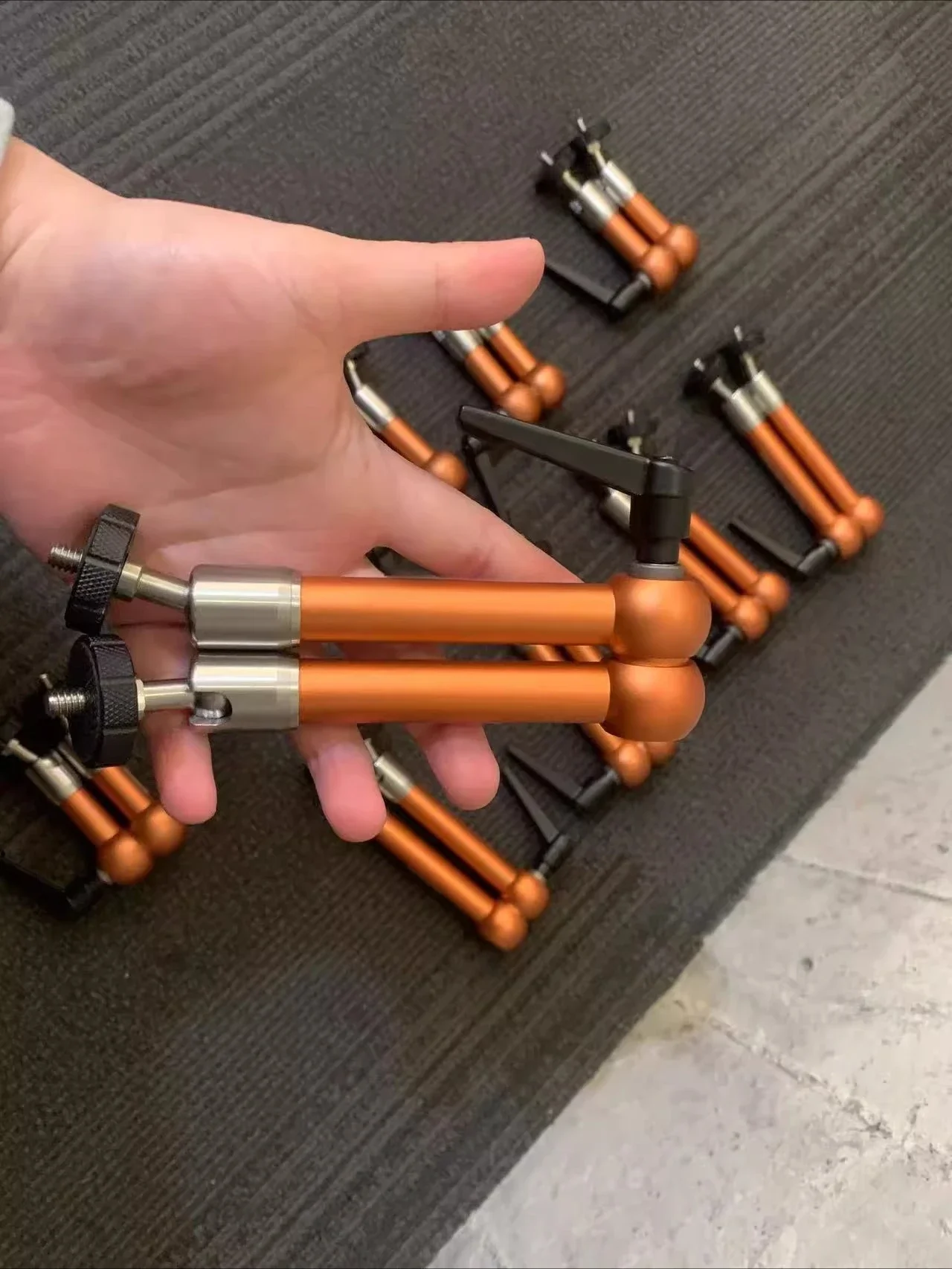 

Connecting bracket universal arm