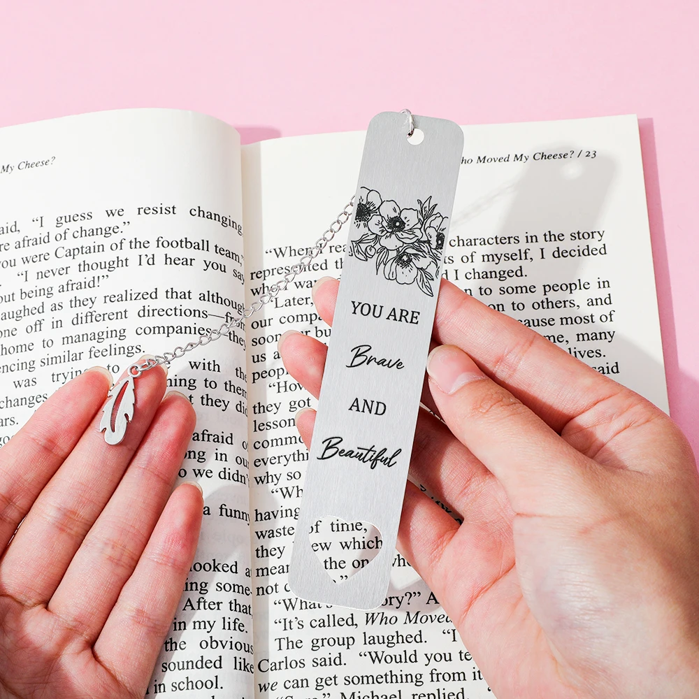 علامة مرجعية زهرية من الفولاذ المقاوم للصدأ مصممة خصيصًا للنساء، "أنت شجاع وجميل" هي هدية تشجع للنساء. #6