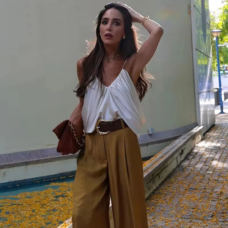 MUJER ثنيات المحاصيل الأعلى امرأة بيضاء الوردي عارية الذراعين القمم للنساء الساتان بلوزات بلا اكمام امرأة 2025 الصيف بروتيل المرأة بلايز