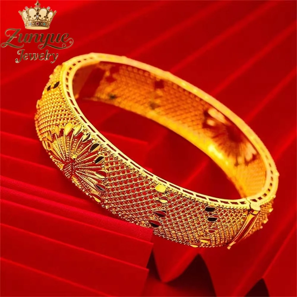 

Sand Gold Peacock Hollowed-Out Bracelet Luxury Quality Jewelry Best Selling Fashion Jewelry Exquisite Elegant Popular Charms