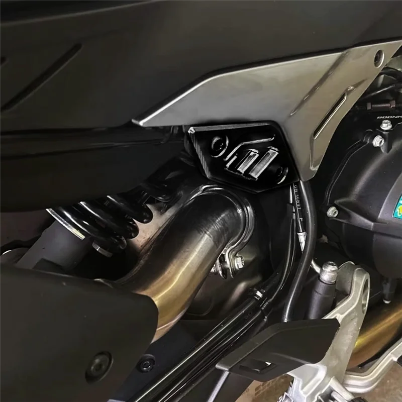 مزيل الحافة الرائدة لـ CFMOTO 800NK 2023-2025 دواسات الركاب الخلفية للدراجة النارية وسادة جانبية قفل غطاء الطبق #6