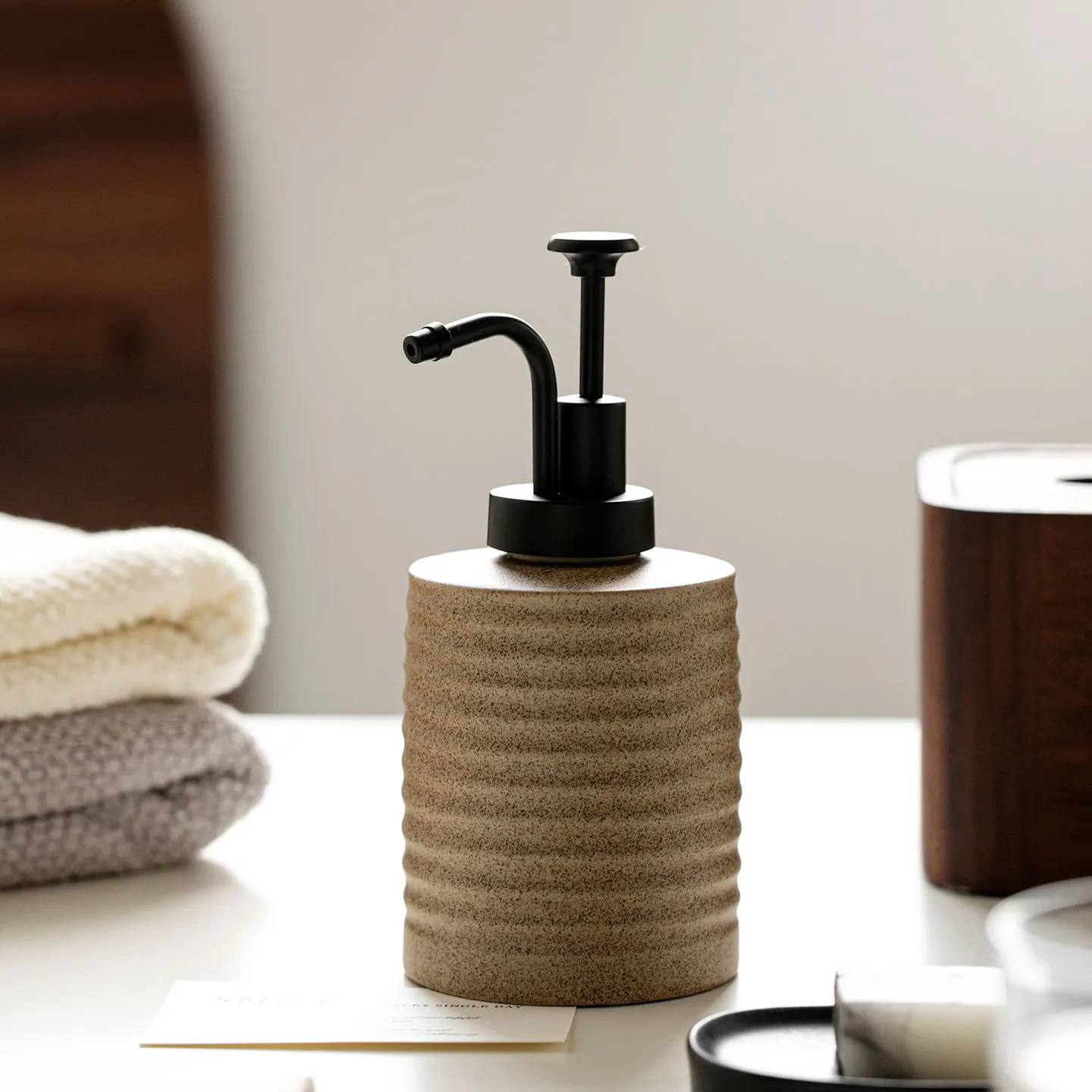 

Wabi-sabi 326ML Ceramic Lotion Bottle Squeeze Bottle Soap Dispenser Shampoo Lotion Conditioner Bottle Bathroom Accessories