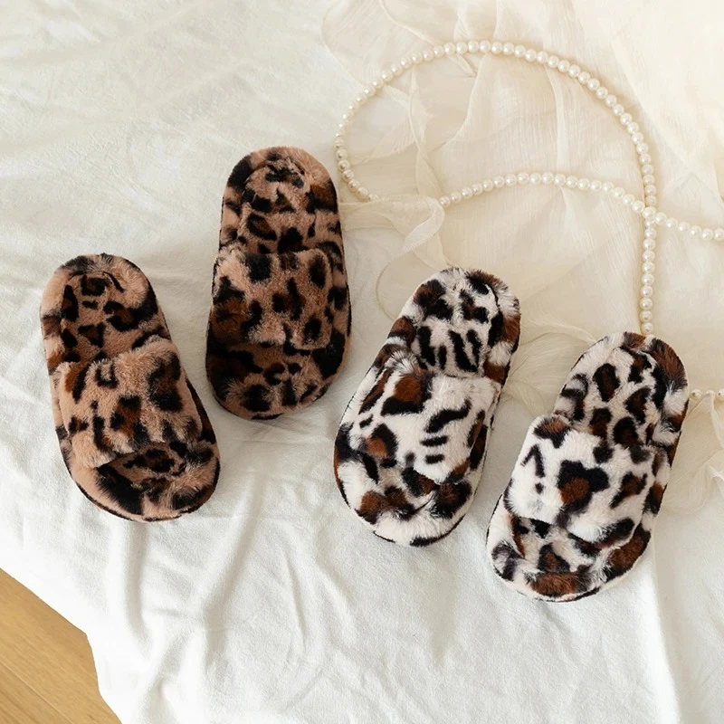 

Children Warm Shoes Leopard Fashion Kids Plush Slippers Indoors Korean Style 2025 Winter New Girls Casual Slippers with Fur