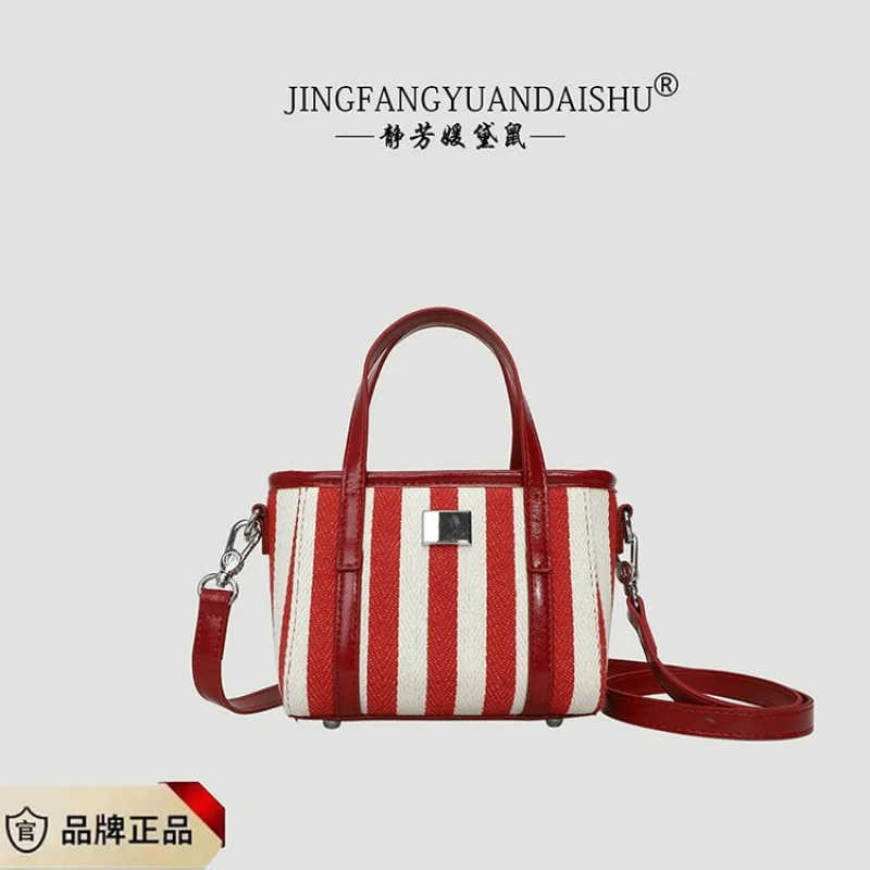 

Vintage Inspired Simple Crossbody Bag For Casual Women With Messenger Function And Solid Color Leather Finish