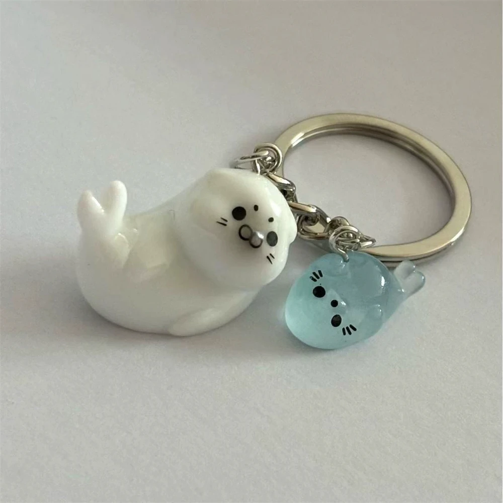 لطيف الأبيض ثلاثية الأبعاد مضيئة أسد البحر المفاتيح مفتاح للنساء تصميم بسيط الحيوان كيرينغ الفتيات الصغيرات حقيبة قلادة مفتاح مجوهرات N949