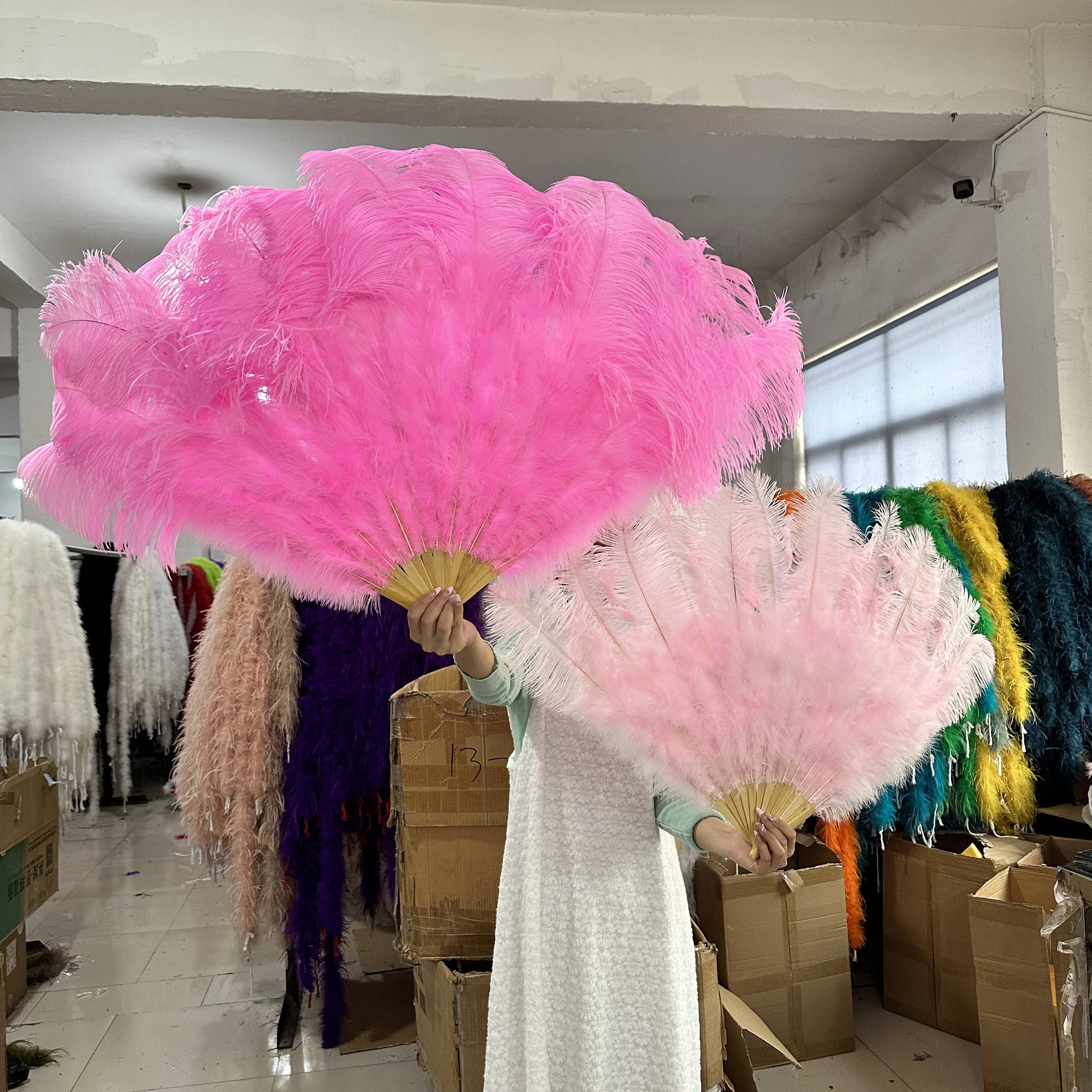 

Exquisite Pink Ostrich Feather Hand Fans for Dance Party Stage Performance Show Props Big 2pcs 13 Bones Hand Held Folding Fan