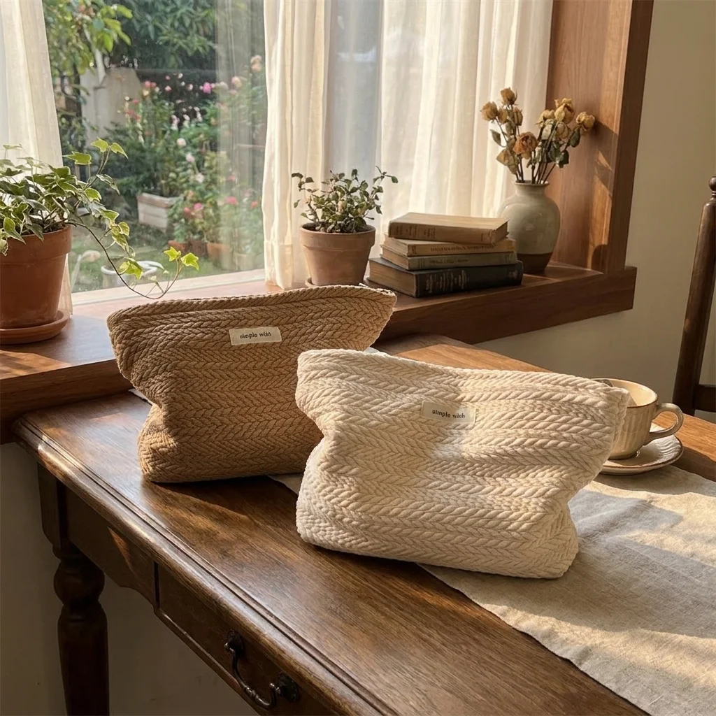 High Quality Portable Zipper Makeup Bag Large Capacity Solid Color Cosmetic Bag Woven Fabric Beige Coffee Clutches Bag Outdoor