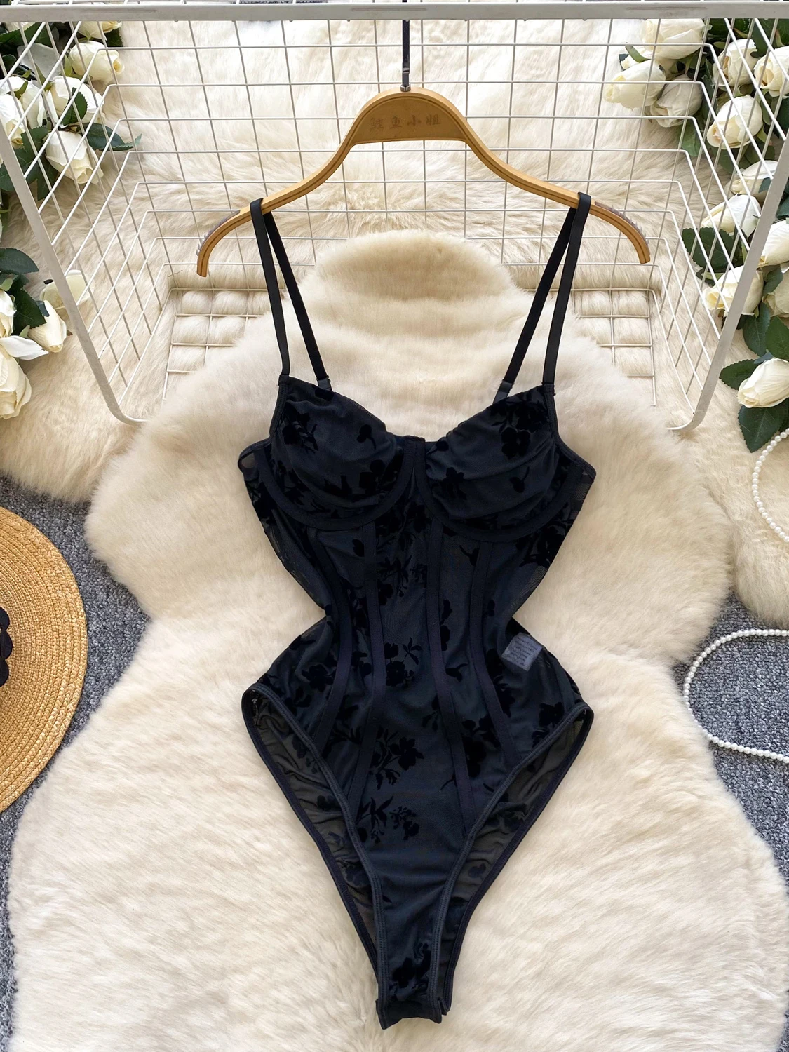 Foamlina Sexy schwarzer beflockter Mesh-Body für Damen, Herbst, neue Mode, Spaghettiträger, ärmellos, Perspektive, dünnes, schlankes Body-Top