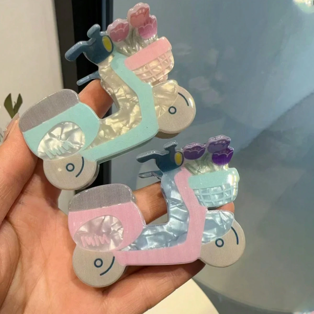 1pc Women\'s Guitar,Electromobile,Antique Telephone,Mantis and Tank Acrylic Hair Claw Hair Accessory