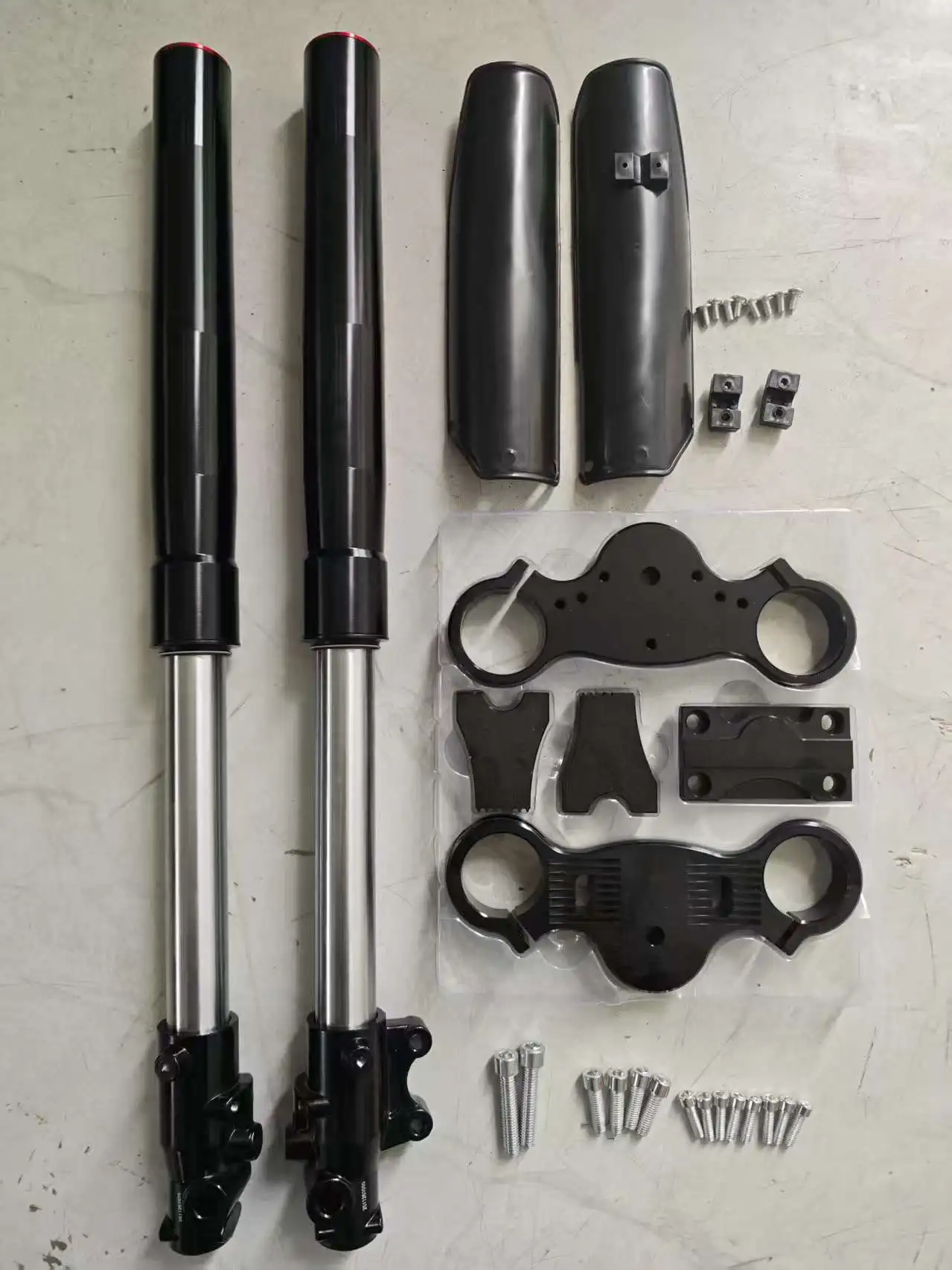 

630mm Front Fork One-way Adjustable Damping Function CNC Triple Tree Clamp Aluminium Alloy for 45/48 Motorcycle Clamps