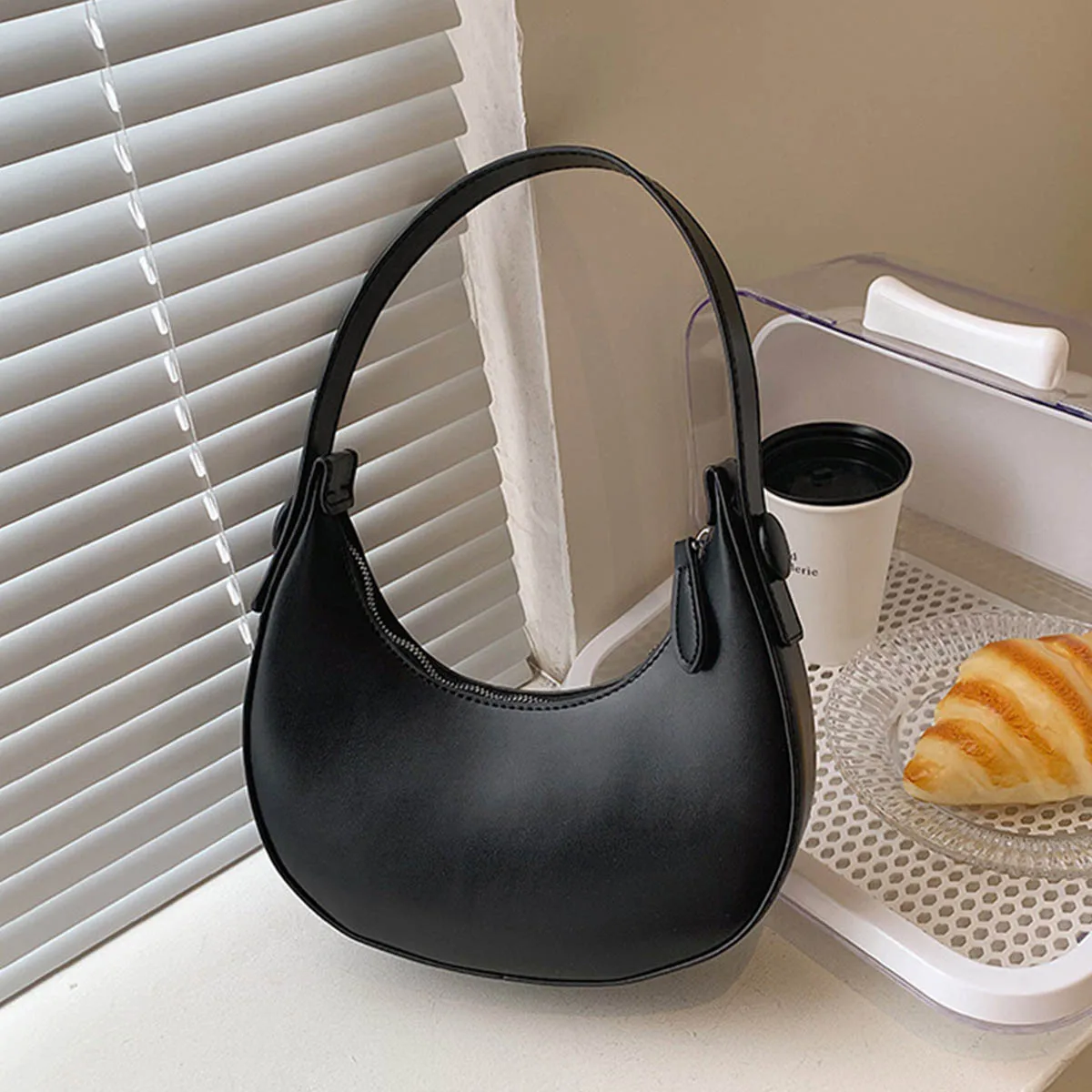 

2025 модные женские сумки подмышки, милая сумка в форме полумесяца, кожаные кошельки и сумки из искусственной кожи, дизайнерская сумка на плечо, маленькая ручная сумка