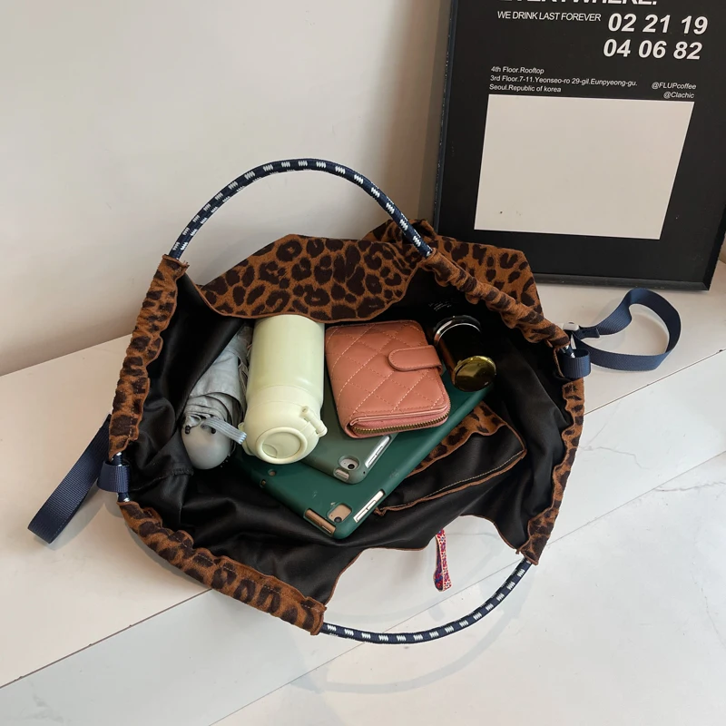 Übergroße Umhängetaschen mit Leopardenmuster für Damen, verformbar, VELOUR, große Kapazität, Einkaufstaschen, 2025, Winter, neue Luxus-Handtaschen – Detail 18