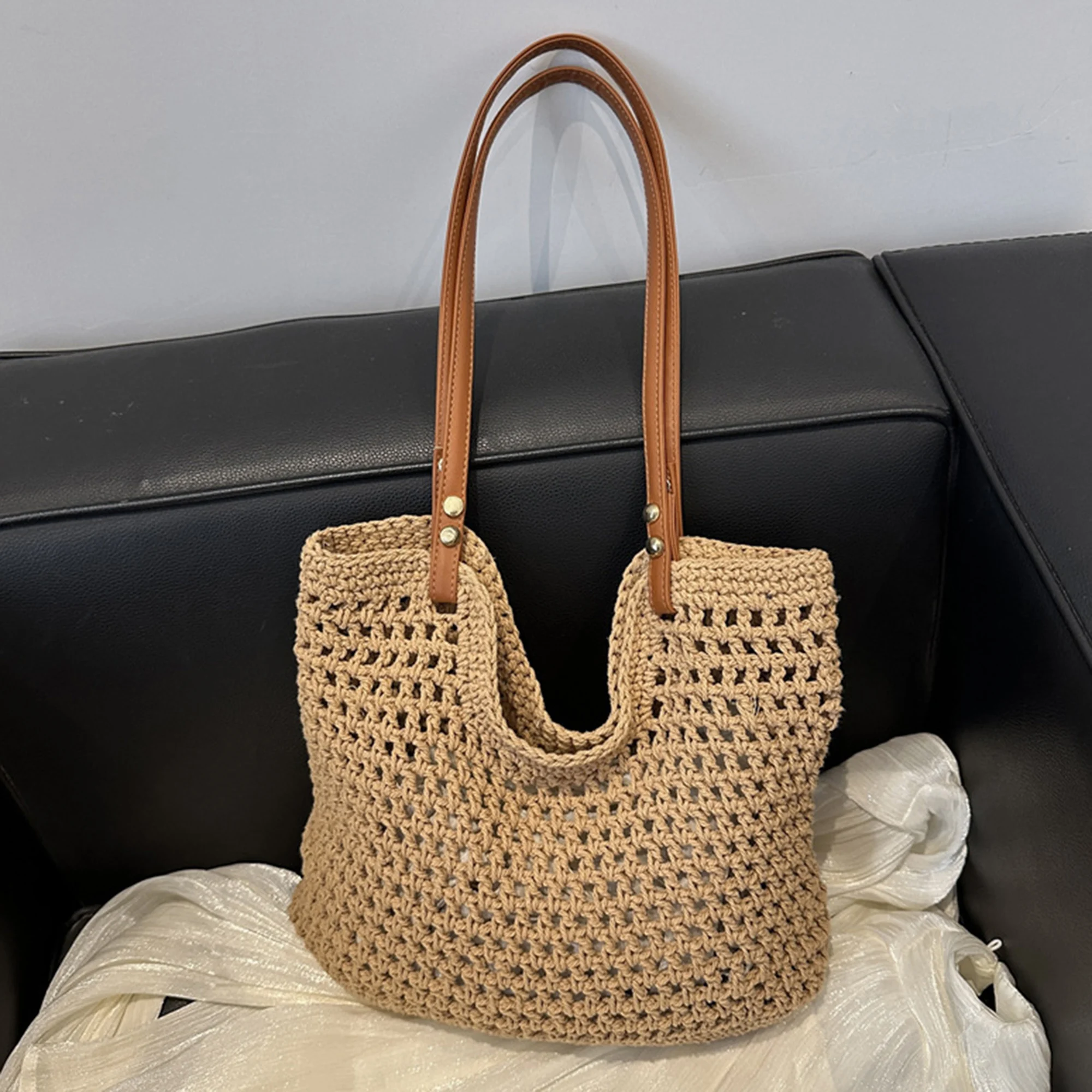 حقيبة كتف على الشاطئ على الطراز البوهيمي حقيبة كتف كروشيه عتيقة مع تصميم مجوف وحقيبة يد واسعة للإجازات الصيفية