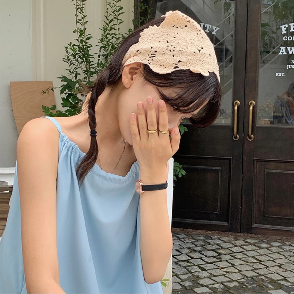 Fashionable Korea Hollow Crochet Triangle Headband Towel Strap Hair Bag Women Handmade Hollow Round Headscarf Hat Girl Head Wrap