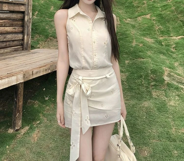 

2025 Summer New Slim Fit Sleeveless Shirt Top Women's Lace Up Waist Hugging Skirt Two-piece Set