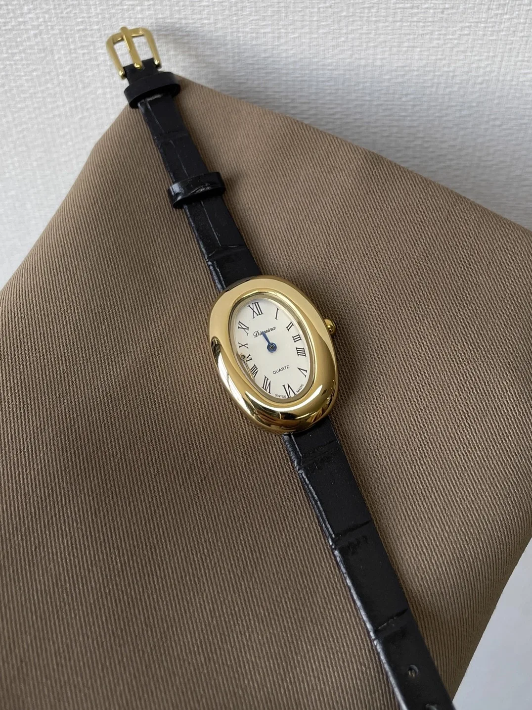 

Retro-style women's watch, high-value women's light luxury timepiece, elegant women's wristwatch, ladies' design watch.