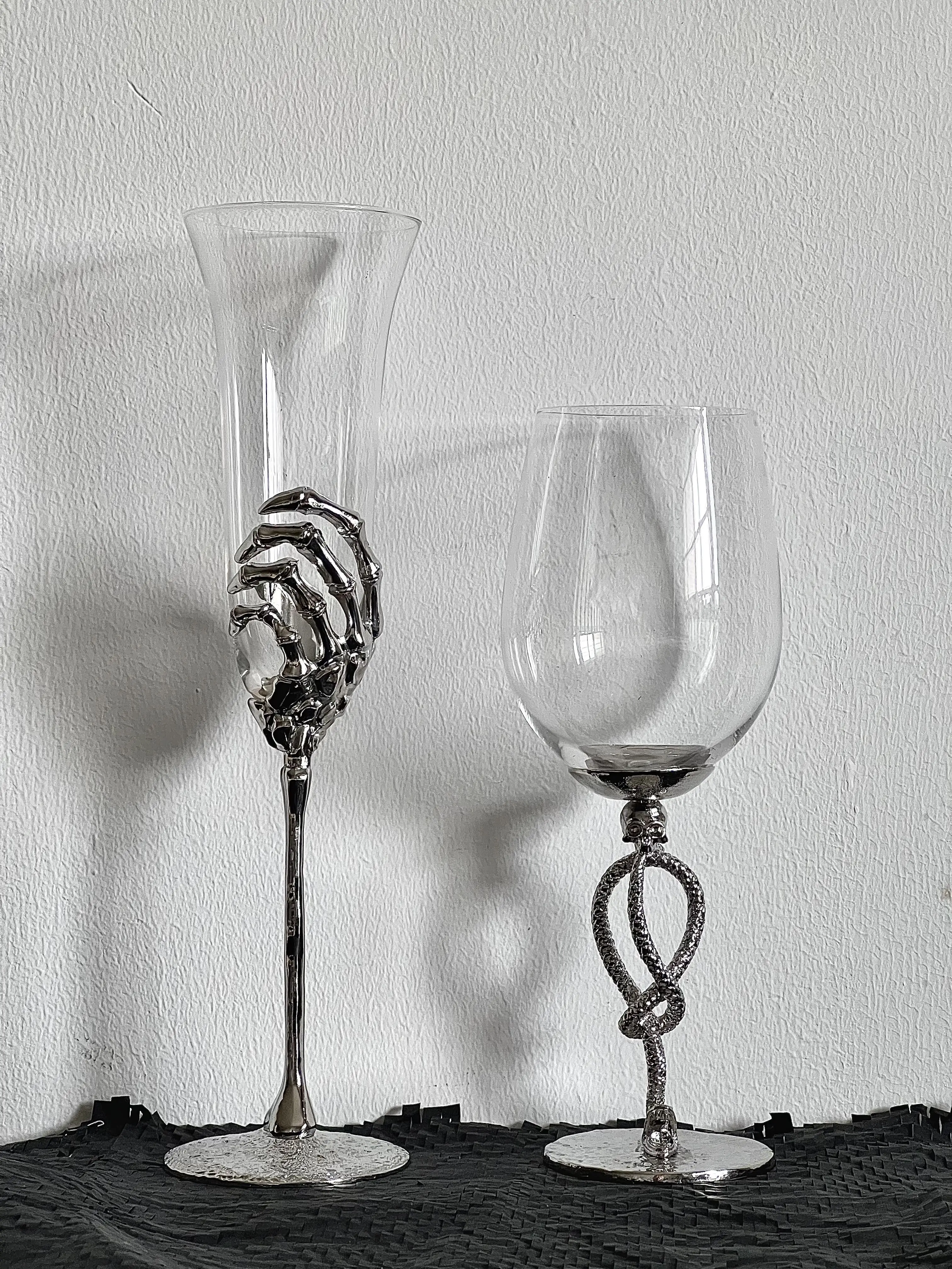 Dark Skull and Serpent Motif Wine Tumbler Set for Festive Occasions Elegant Gothic Style Barware Pair Ideal for Holidays Parties