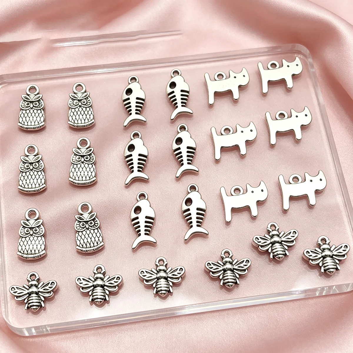 24-Piece Set of Animal DIY Handmade Accessories, Featuring Textured Owls, Hollow Fish Bones, Simple Cats, and Three-Dimensional Little Bees in Various Designs, Suitable for DIY Bracelets, Necklaces, Earrings, Pendants, and Handmade Beaded Decoration Accessories