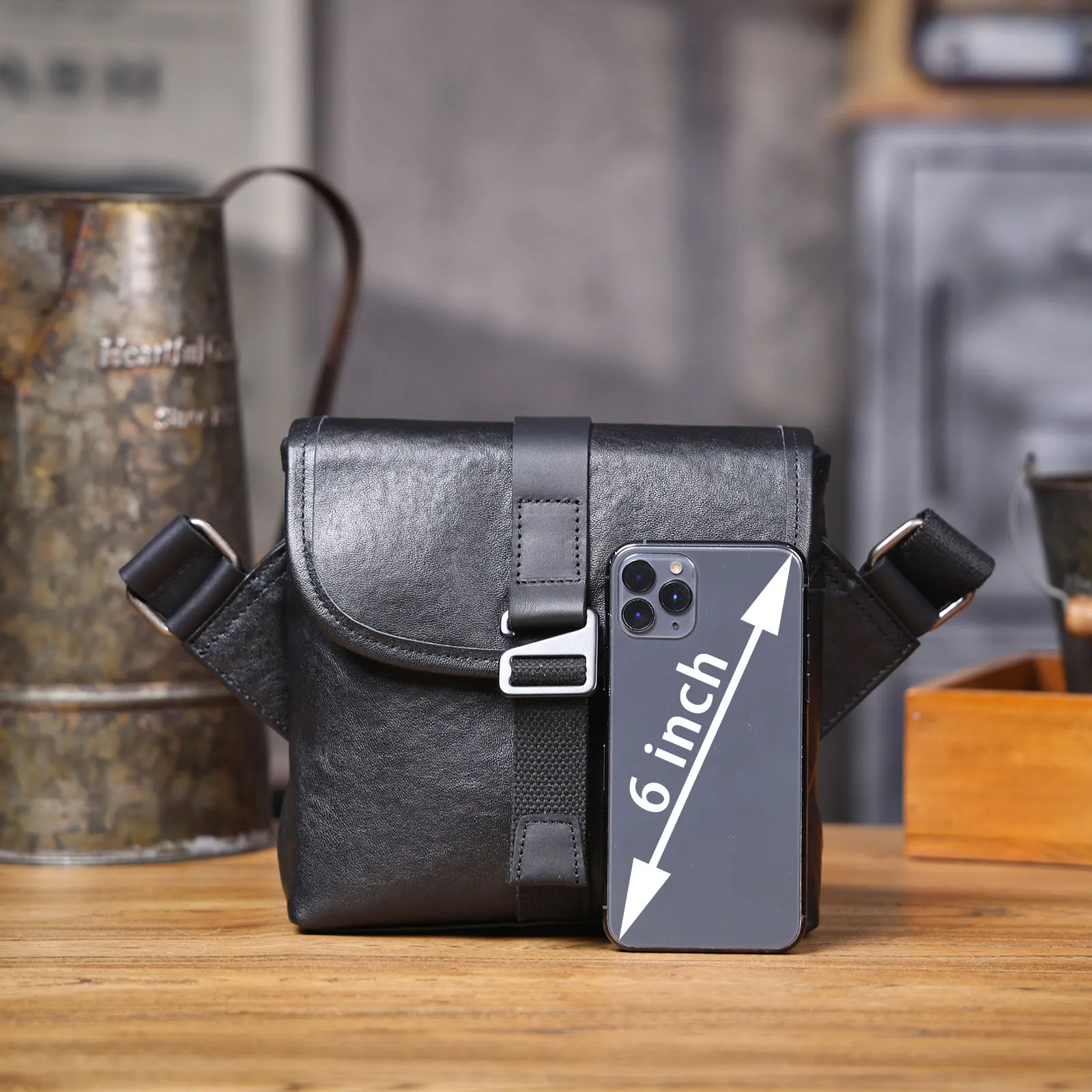 S.WORKER Modische Echtleder-Umhängetasche für Herren, Vollnarbig, Trendige Casual-Crossbody-Tasche, Mini-Umhängetasche für Handy und Schlüssel – Detail 11