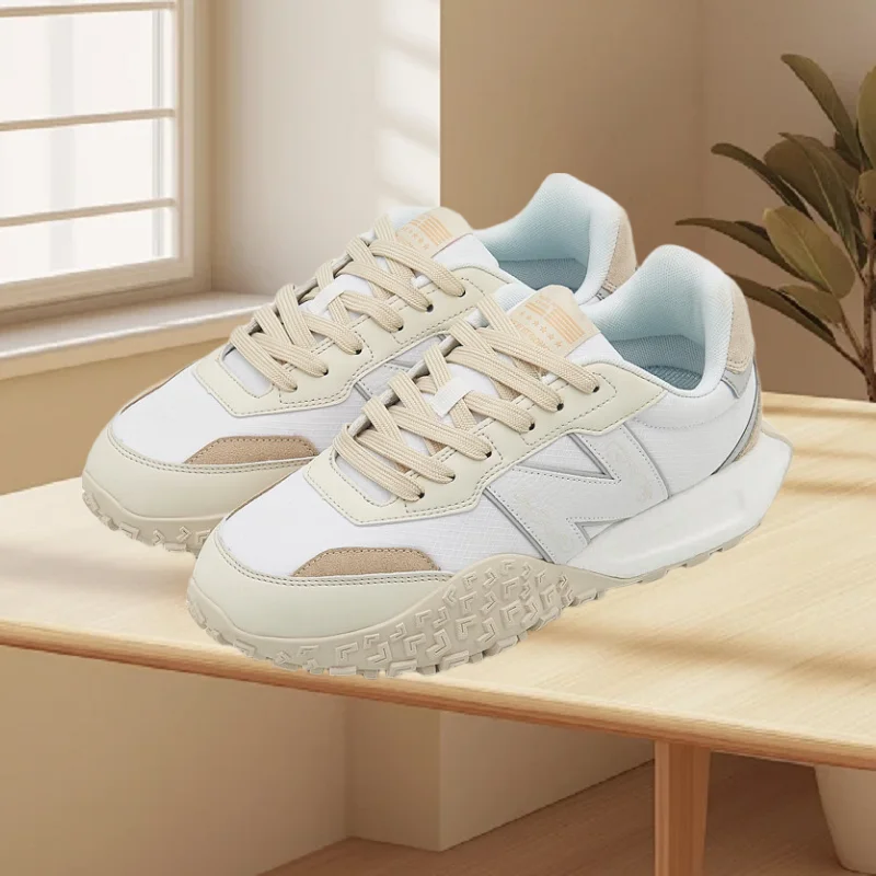 

The new style breathable and wear-resistant sneakers are suitable for daily wear. They are comfortable durable and suitable 3938