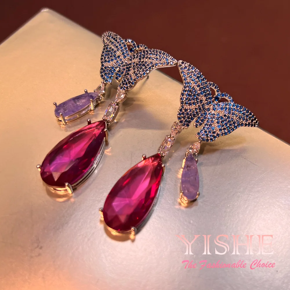 

Элитные серьги от кутюр, оригинальные, инкрустированные чешскими бриллиантами, в форме бабочки, белые, с родиевым покрытием K, рубины 5А, в стиле тяжелой индустрии, европейский шик.