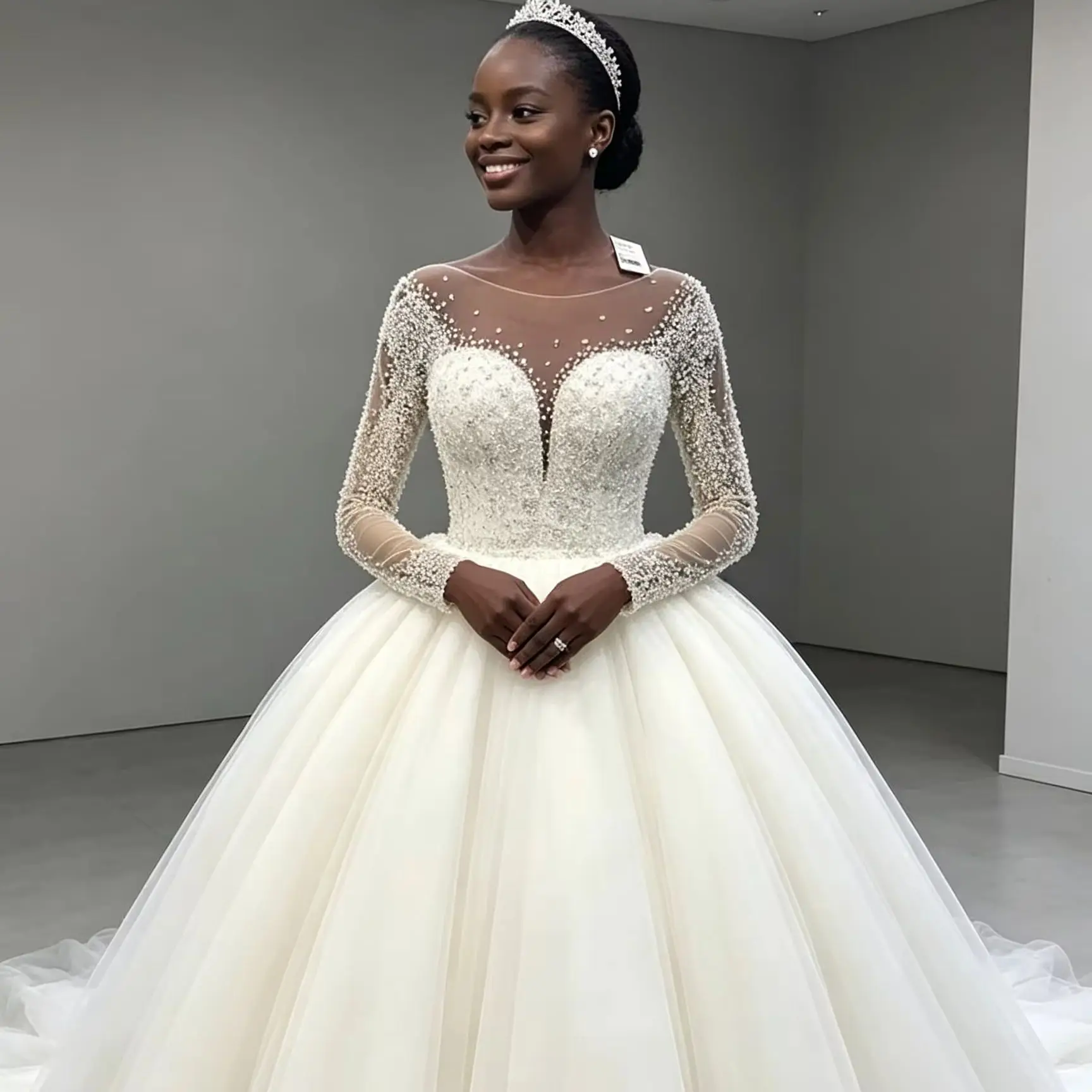 Handmade Puffy Tulle Bride Wedding Dresses Saudi Arabia Sparkly Crystals Beading Long Sleeves Bridal Gown Customized Robe Mariee
