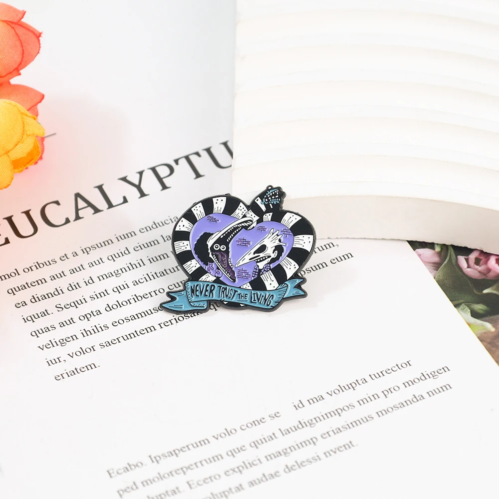 Cartoon Charakter Brosche Pins Anime Mädchen Junge Buch Form Emaille Abzeichen Revers Pin Schmuck Cosplay Requisiten Zubehör Geschenk Für Freunde