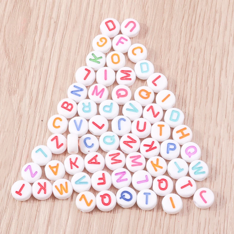 Tusember 100 Stück Niedliche Mini A-Z Alphabet Acryl 26 Englische Buchstaben Charms Perlen für DIY Armband Halskette Handgemachte Schmuckherstellung – Detail 2
