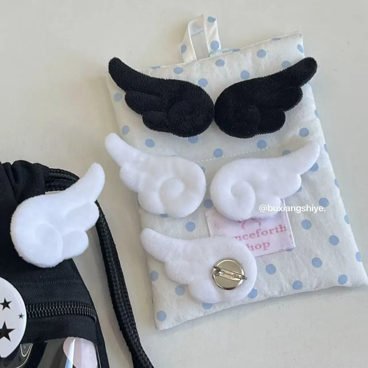 

1 Pair Small Angel Wings Brooch Japanese Style Sweet Clothes Decor Y2K Plush Angel Wing Fluffy Brooch Bag Decoration