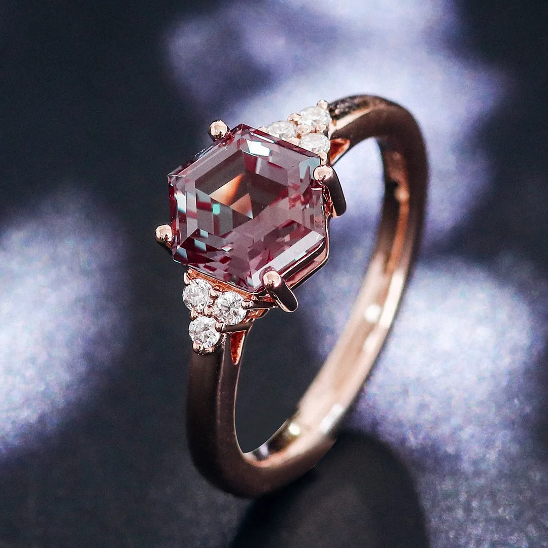 

Provence 18K/14K/10K Solid Gold Hexagon Cut Lab Grown Alexandrite With DEF VVS Round Moissanites Ring For Woman Party Customized