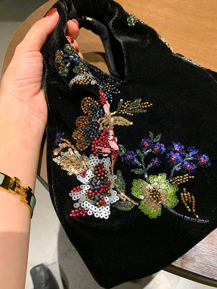 New Chinese Style Sequin Velvet Handbag Ladies Spring 2026 Retro Embroidered Versatile Handheld Bag Ethnic Style Floral Pattern