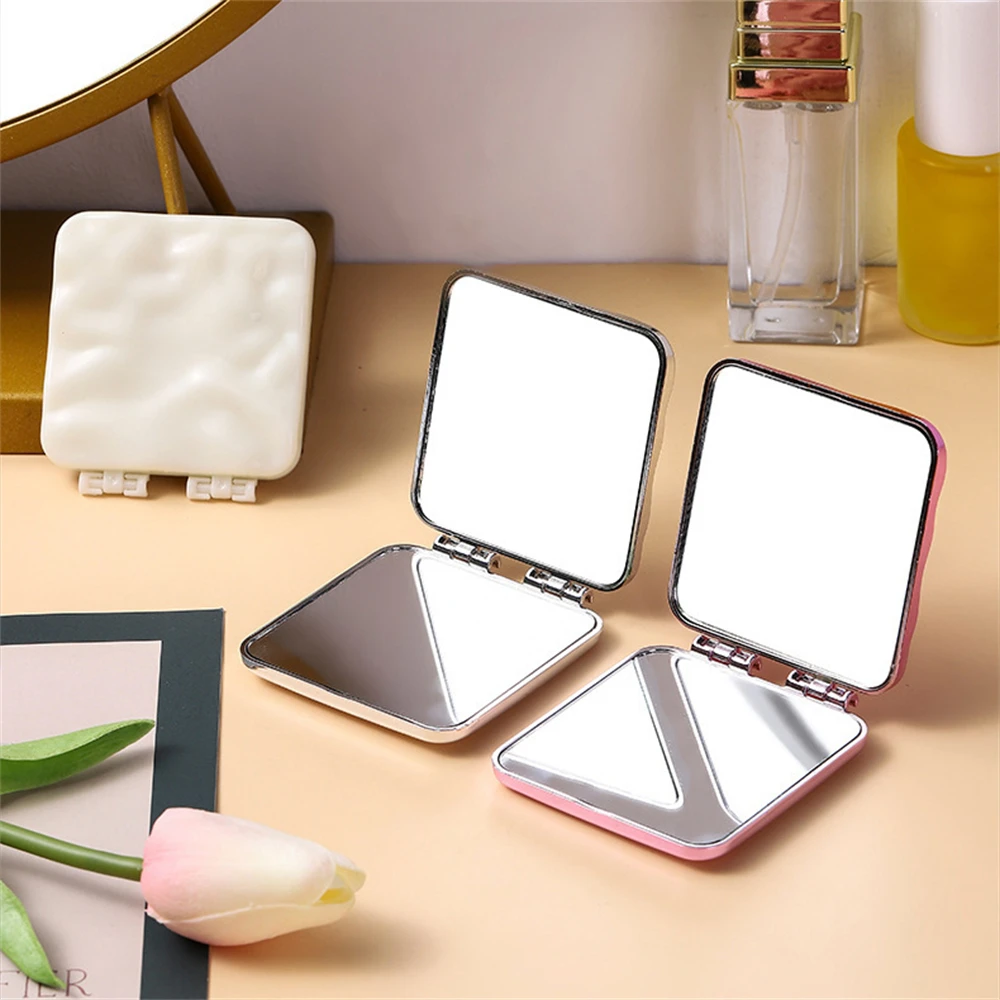 1PC Dubbelzijdige Kleine Spiegel Voor Vrouwen Draagbare Opvouwbare Handbediende Kan Stand Make-Up Spiegel High-definition SpiegelCosmetische Gereedschappen
