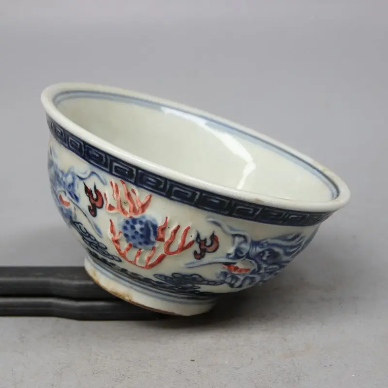 Collection Chinese antique handicrafts porcelain blue and white double dragon patterned bowls and ornaments