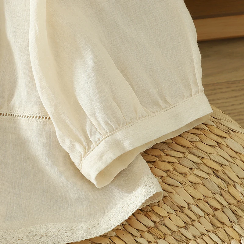 Dwustronna, letnia, bawełniana koszulka damska o luźnym kroju z koronkowym wykończeniem, chroniąca przed promieniowaniem UV, okrągły dekolt, długość regularna.